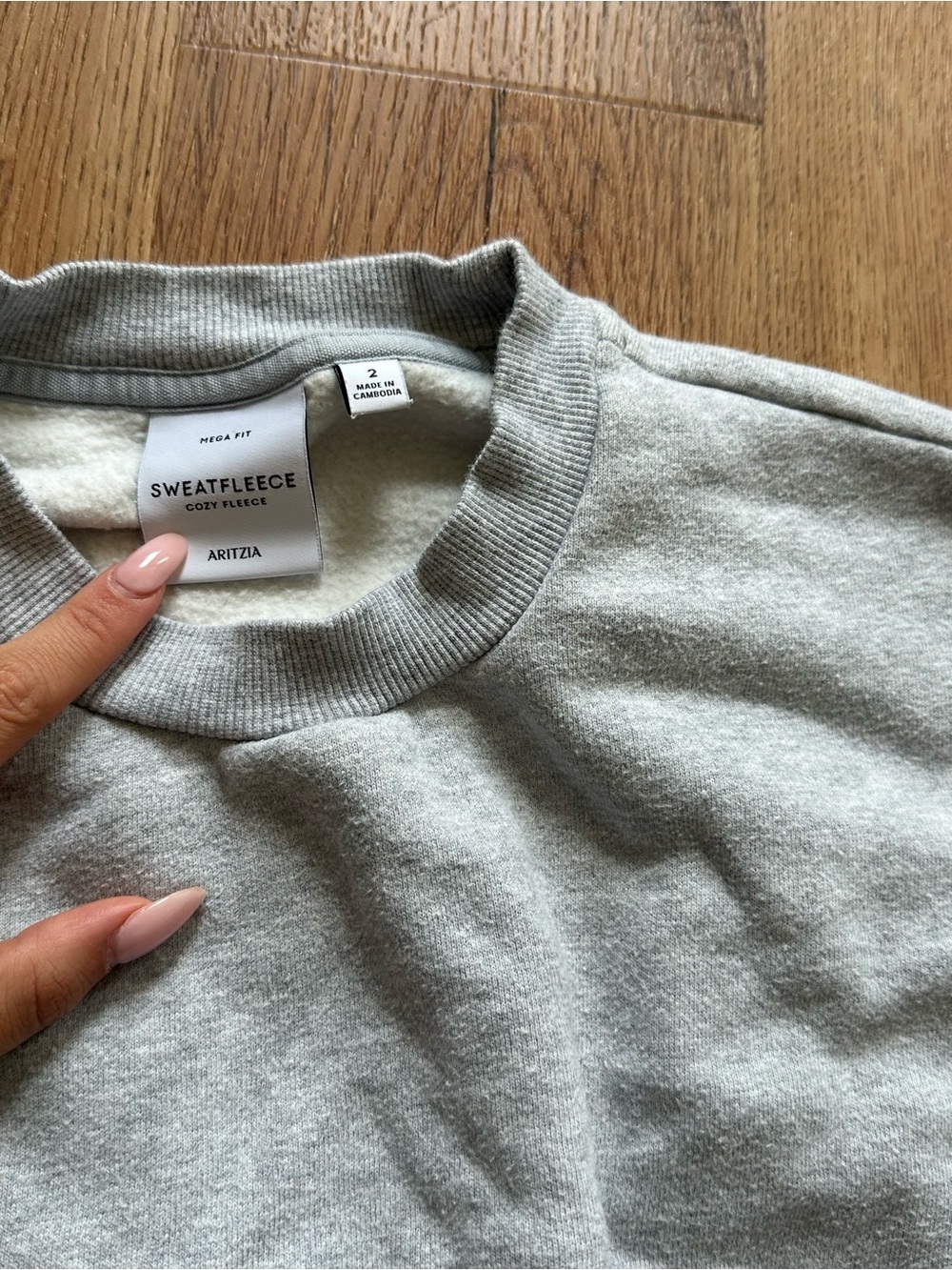 Aritzia Cozy Sweatfleece Cropped Crewneck Sweatshirt - Light Gray - Picture 3 of 3
